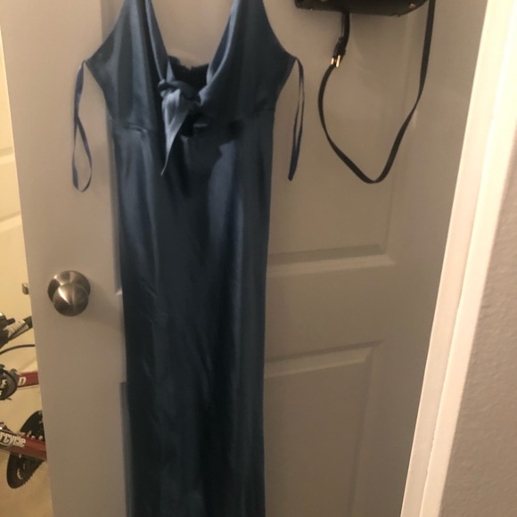 Blue silky slip dress with keyhole - Picture 3 of 5